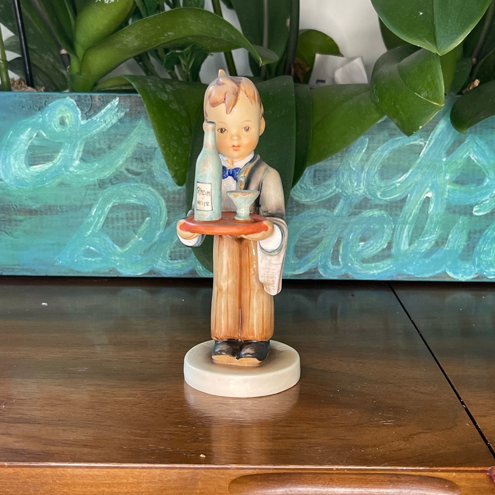 Goebel Hummel Waiter
